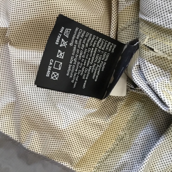 Helly Hansen Hooded Full Zip Rain Jacket. Sz L - Picture 9 of 9